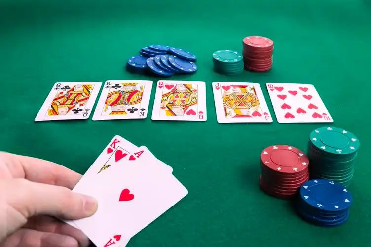 Pretty Gaming baccarat table on rajalaba showing banker and player cards with full game history